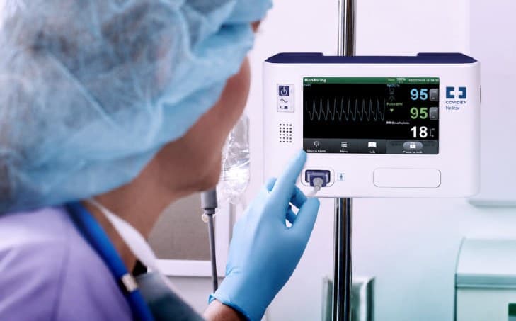 Patient monitoring equipment in an intensive care unit
